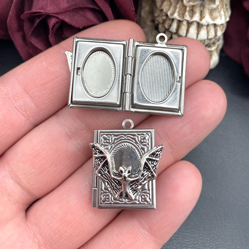 2pcs 27*22mm Bat Book Locket C - Jewelry Making Books recension och pris